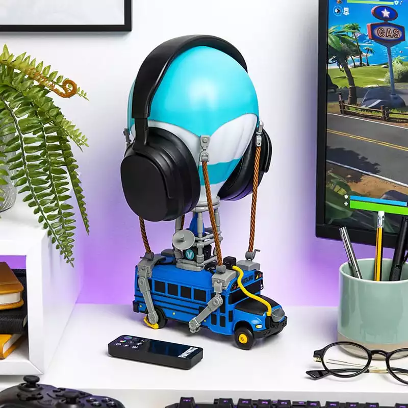 fortnite-diorama-light-battle-bus-1765716367-1
