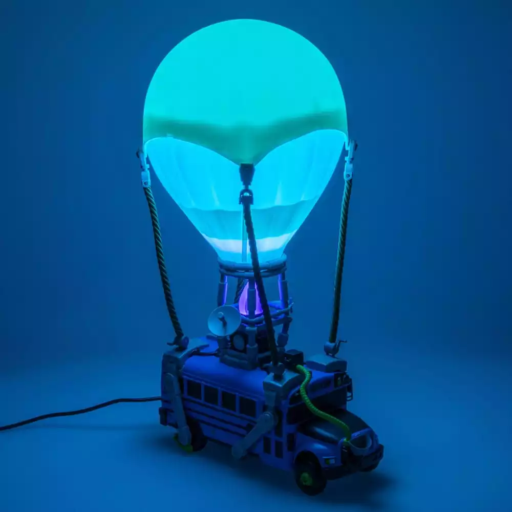 fortnite-diorama-light-battle-bus-1765716368-2