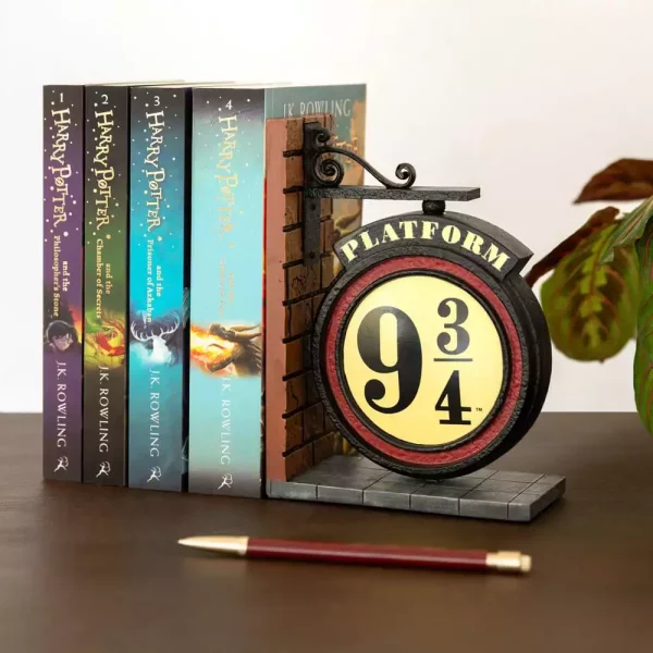 harry-potter-bookend-platform-9-3-4-1765679496-2 harry-potter-bookend-platform-9-3-4-1765679496-2