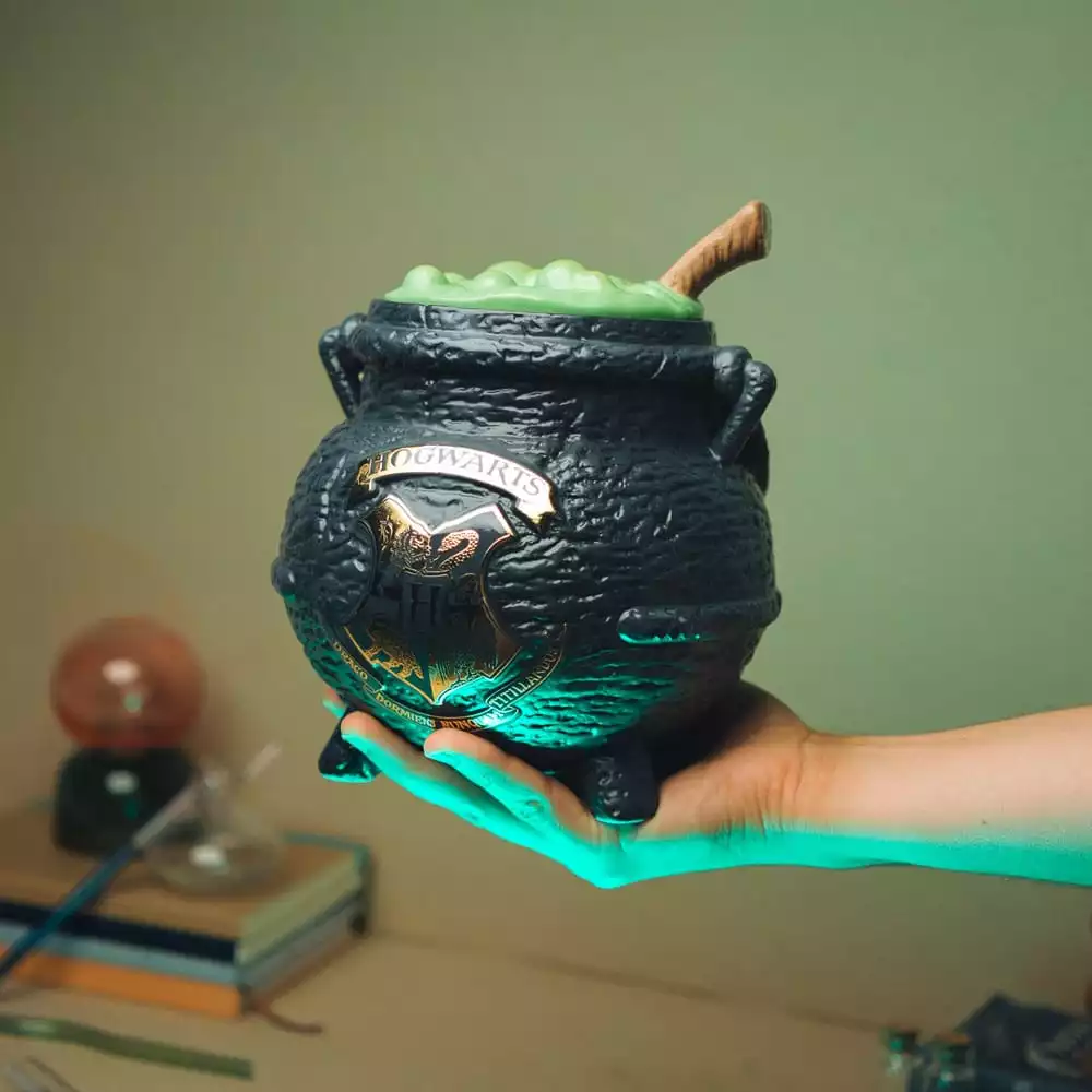 harry-potter-cookie-jar-the-leaky-cauldron-1765679400-2