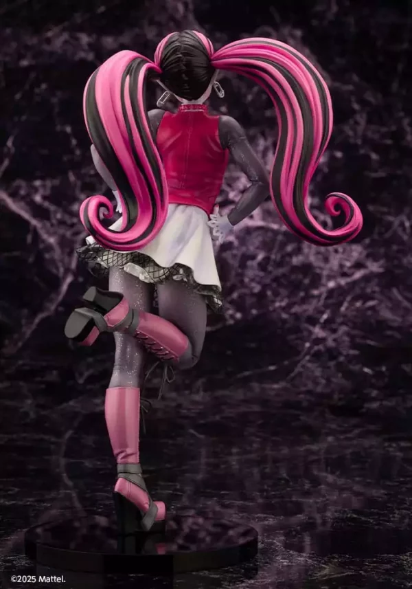 monster-high-bishoujo-pvc-statue-1-7-draculaura-26-cm-1765707840-4 monster-high-bishoujo-pvc-statue-1-7-draculaura-26-cm-1765707840-4