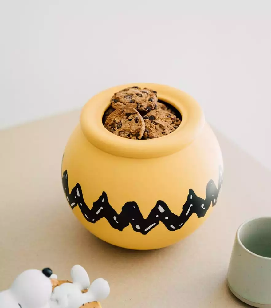 peanuts-cookie-jar-1765679372-4