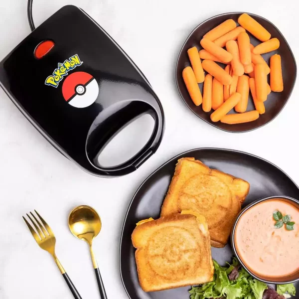 pokemon-panini-sandwich-maker-poke-ball-1765726342-1