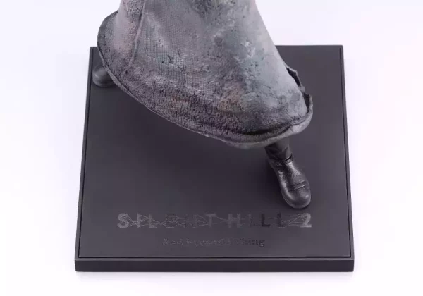 silent-hill-2-oshi-works-statue-1-7-red-pyramid-thing-26-cm-1765706723-9 silent-hill-2-oshi-works-statue-1-7-red-pyramid-thing-26-cm-1765706723-9