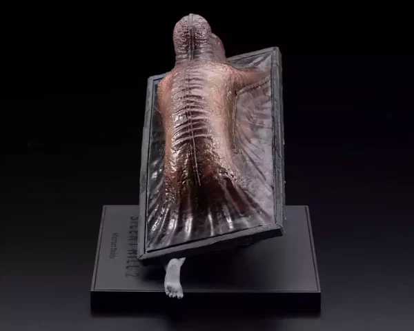 silent-hill-2-oshi-works-statue-abstract-daddy-15-cm-1765706681-3 silent-hill-2-oshi-works-statue-abstract-daddy-15-cm-1765706681-3