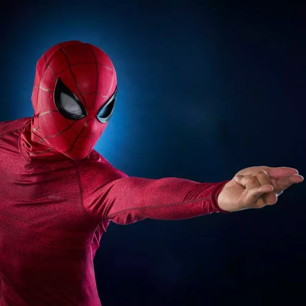 spider-man-homecoming-electronic-expressive-mask-spider-man-1765682125-4 spider-man-homecoming-electronic-expressive-mask-spider-man-1765682125-4