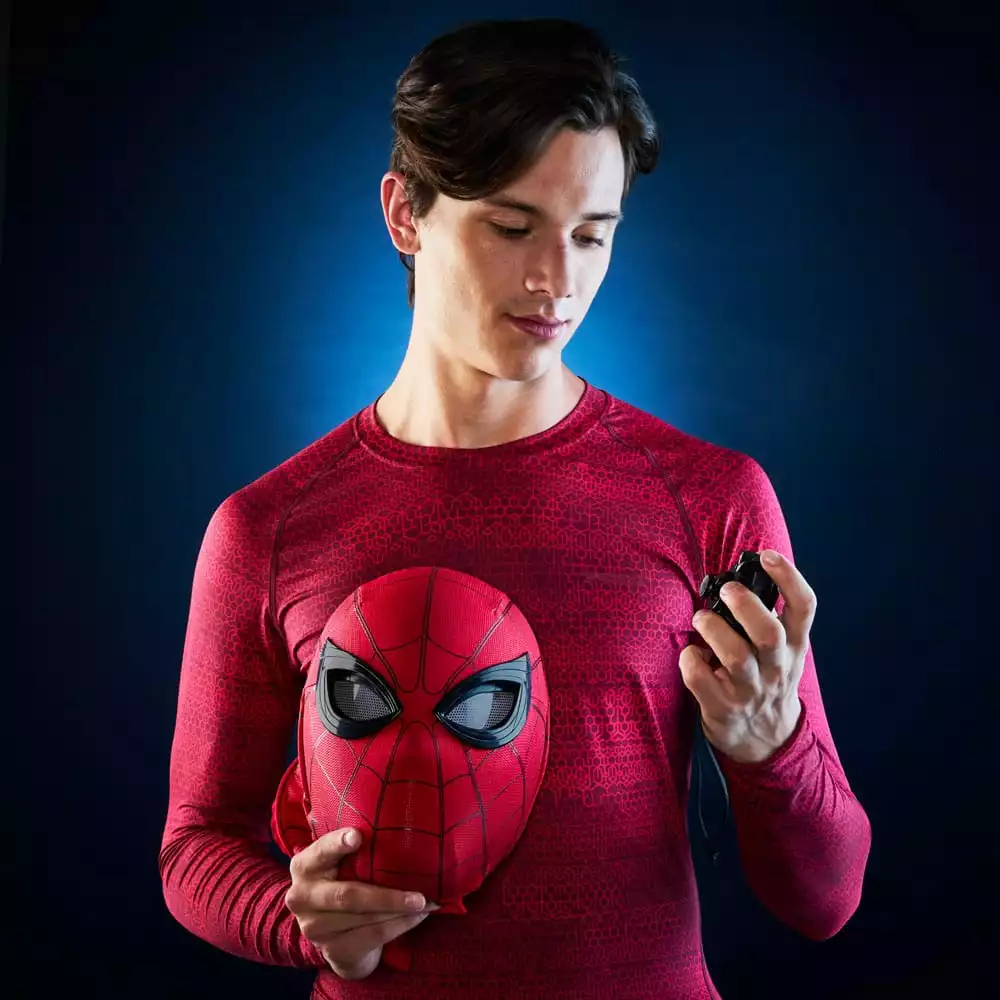 spider-man-homecoming-electronic-expressive-mask-spider-man-1765682126-5