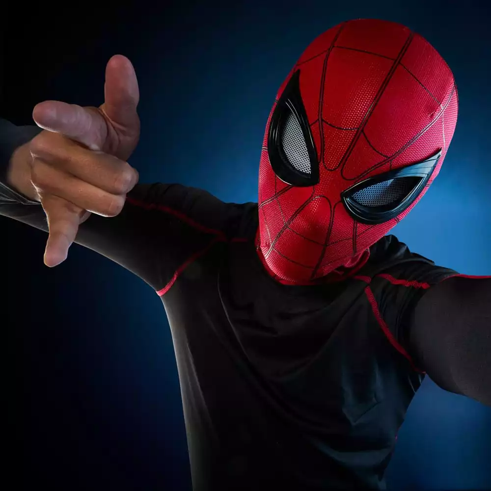 spider-man-homecoming-electronic-expressive-mask-spider-man-1765682129-9