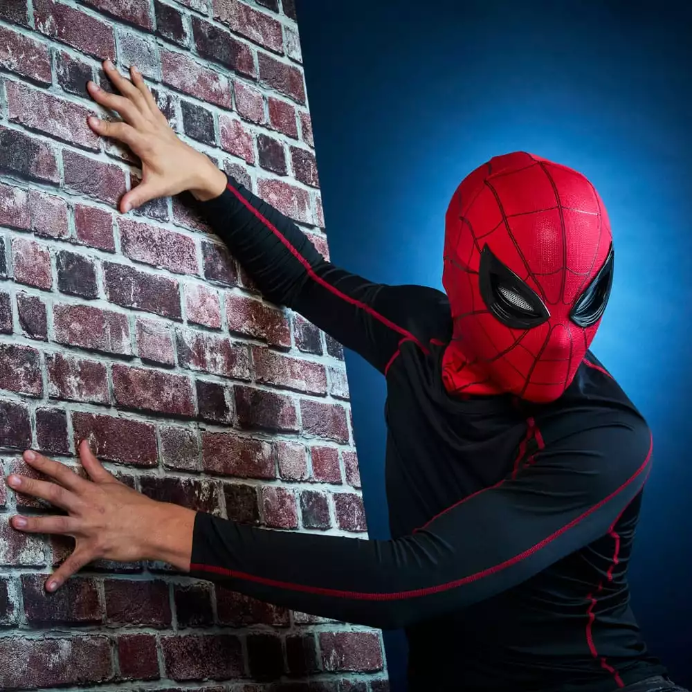 spider-man-homecoming-electronic-expressive-mask-spider-man-1765682131-11