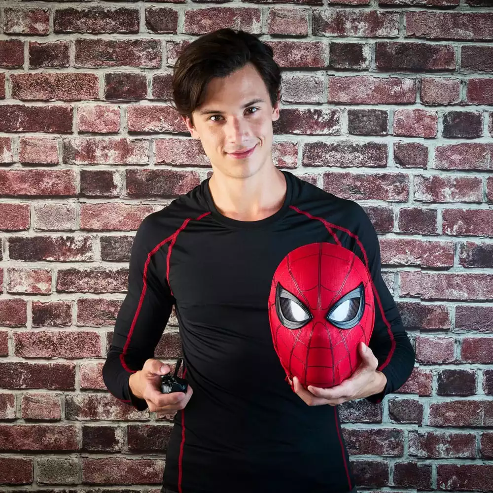 spider-man-homecoming-electronic-expressive-mask-spider-man-1765682132-12