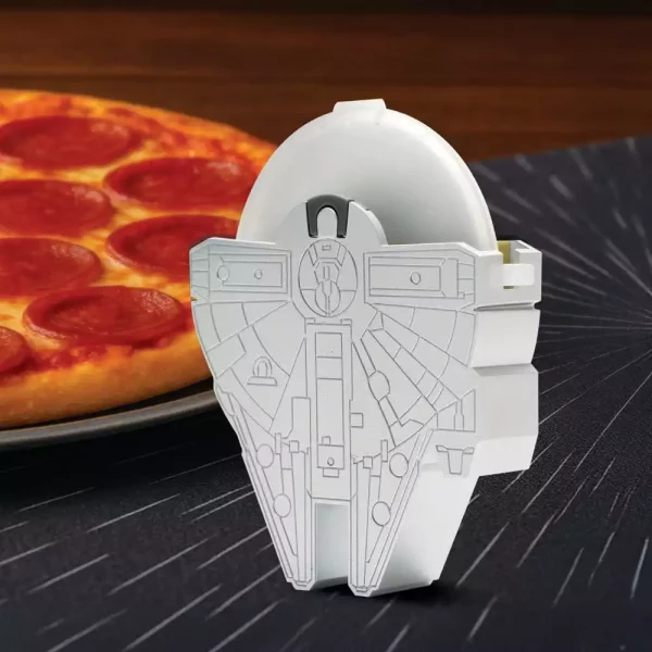 star-wars-pizza-cutter-millennium-falcon-1764953551-2 star-wars-pizza-cutter-millennium-falcon-1764953551-2