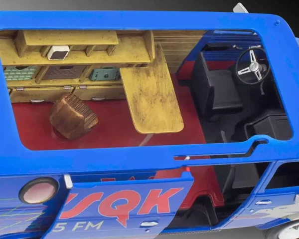 stranger-things-model-kit-1-25-squawk-van-21-cm-1765721753-3 stranger-things-model-kit-1-25-squawk-van-21-cm-1765721753-3