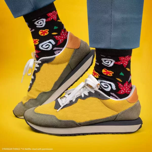 stranger-things-stranger-things-set-of-3-socks-1765683771-3