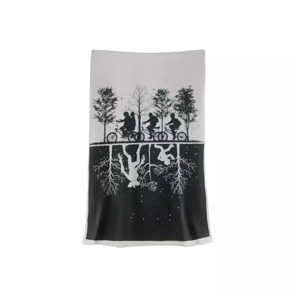 stranger-things-throw-blanket-black-white-100-x-150-cm-1765714751-0