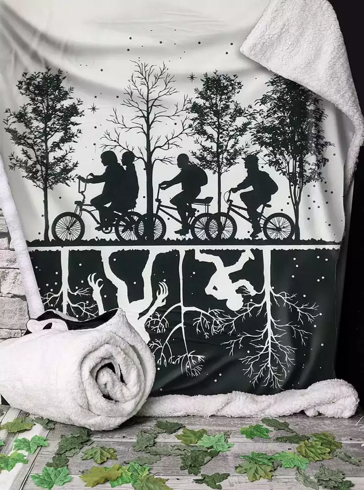stranger-things-throw-blanket-black-white-100-x-150-cm-1765714752-1