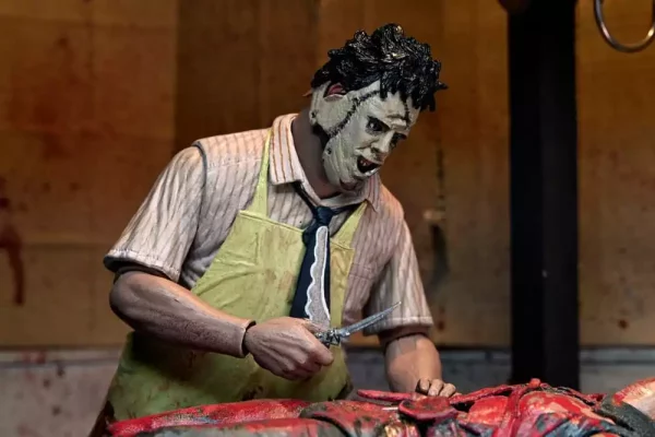 texas-chainsaw-massacre-clothed-action-figure-leatherface-50th-anniversary-20-cm-1765713992-16 texas-chainsaw-massacre-clothed-action-figure-leatherface-50th-anniversary-20-cm-1765713992-16