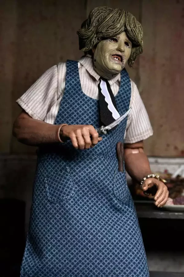 texas-chainsaw-massacre-clothed-action-figure-leatherface-with-old-lady-mask-20-cm-1765713965-4 texas-chainsaw-massacre-clothed-action-figure-leatherface-with-old-lady-mask-20-cm-1765713965-4