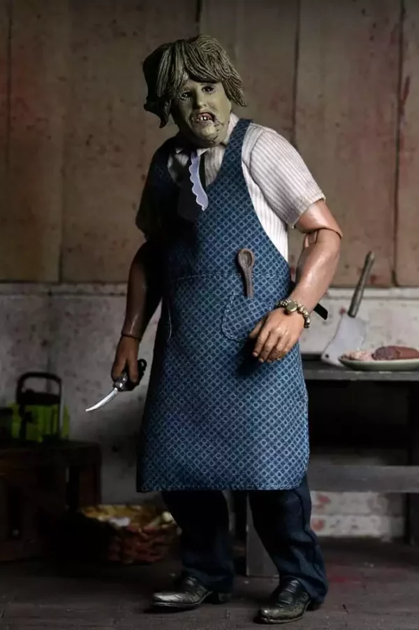 texas-chainsaw-massacre-clothed-action-figure-leatherface-with-old-lady-mask-20-cm-1765713966-5 texas-chainsaw-massacre-clothed-action-figure-leatherface-with-old-lady-mask-20-cm-1765713966-5