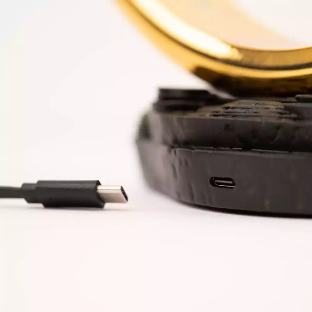 the-lord-of-the-rings-lamp-with-usb-c-one-ring-1765679379-2
