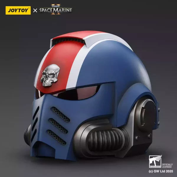 warhammer-40000-space-marine-2-replica-ultramarines-lieutenant-titus-helmet-30-cm-1765685017-1