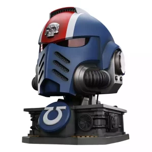 Warhammer 40,000: Space Marine 2 - Casco Replica Tenente Titus Ultramarines con Supporto Espositivo - 44 cm