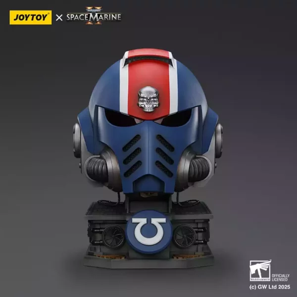 warhammer-40000-space-marine-2-replica-ultramarines-lieutenant-titus-helmet-with-display-stand-44-cm-1765684966-1