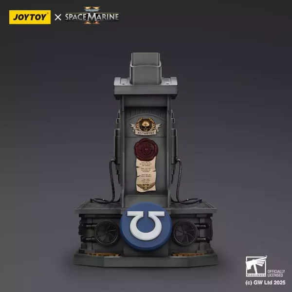 warhammer-40000-space-marine-2-replica-ultramarines-lieutenant-titus-helmet-with-display-stand-44-cm-1765684969-4