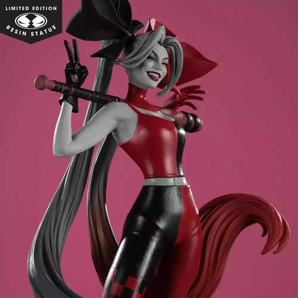 dc-direct-harley-quinn-red-white-black-statue-1-10-harley-quinn-by-alex-garner-21-cm-1784873597-7