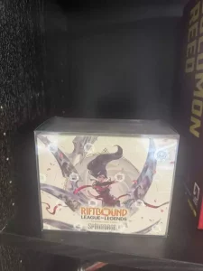 Evoretro PET Protectors – Confezione da 5 per League of Legends TCG Origins Booster Display Box