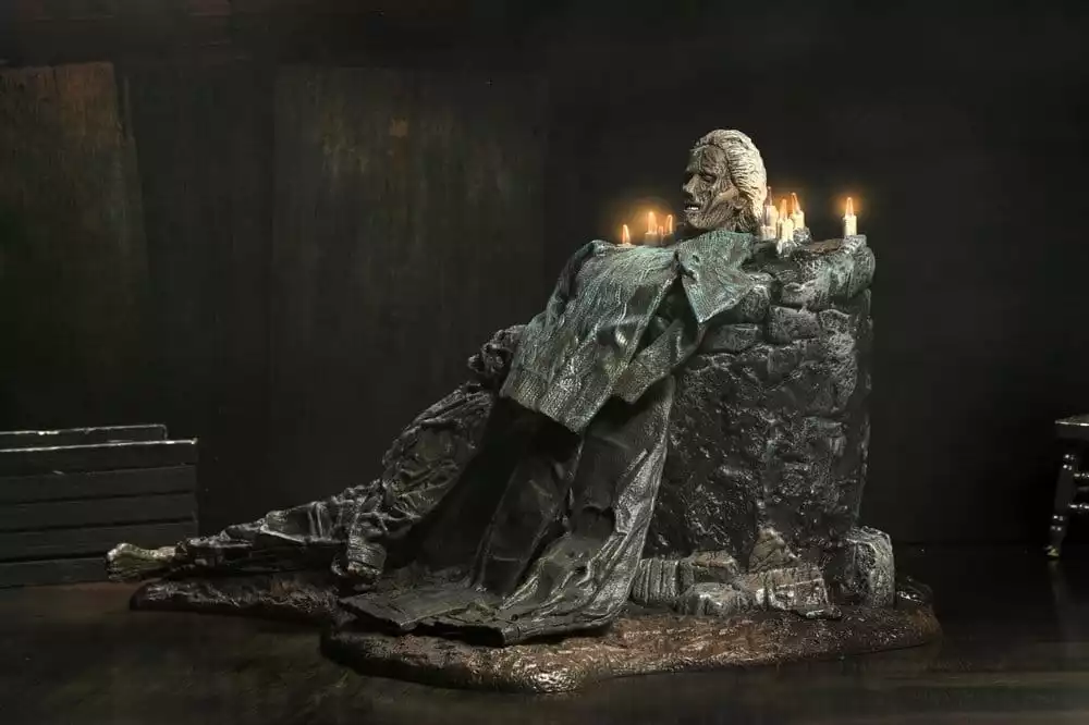 friday-the-13th-the-game-diorama-pamela-shrine-1784878122-10