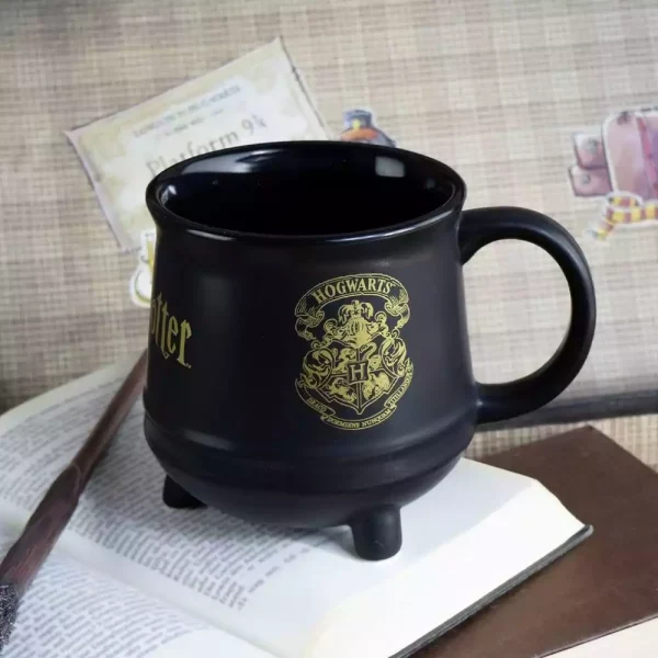 harry-potter-mug-hogwarts-crest-cauldron-design-560ml-1784856722-1