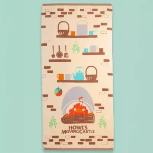 Asciugamano Ufficiale Howl’s Moving Castle – Cucina con Calcifer, 70 x 140 cm