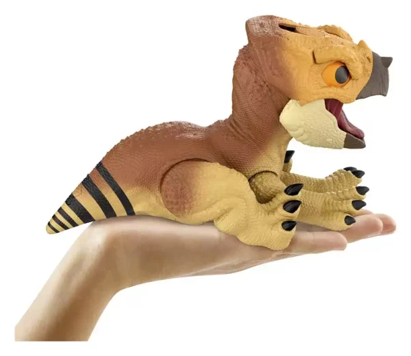jurassic-world-rebirth-interactive-action-figure-aquilops-dolores-13-cm-1784871068-6