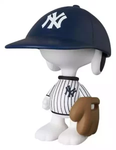 MLB × Peanuts UDF PVC Figure New York Yankees Snoopy - 7 cm