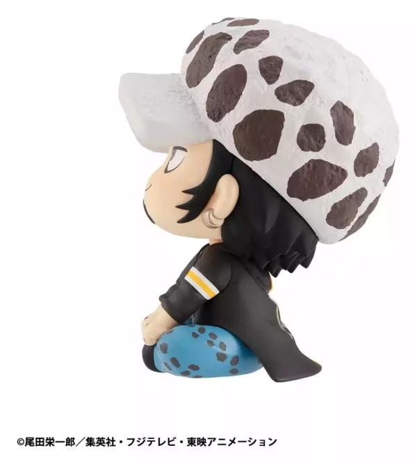 one-piece-look-up-pvc-statue-trafalgar-law-11-cm-1784874082-5