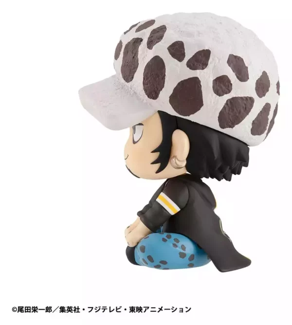 one-piece-look-up-pvc-statue-trafalgar-law-11-cm-1784874083-6