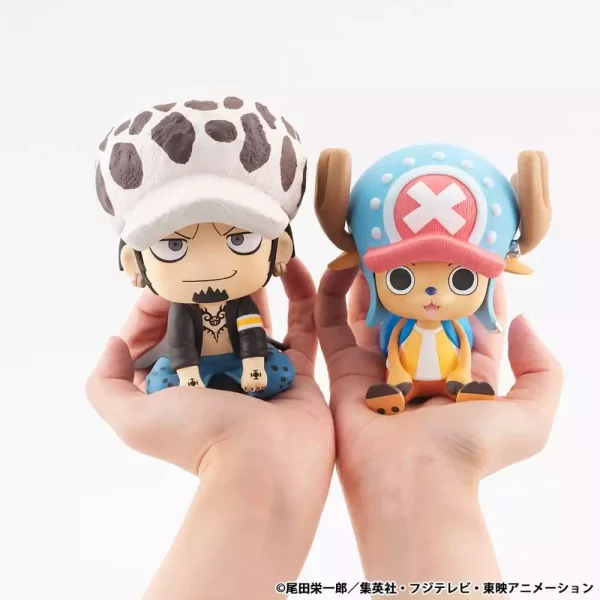 one-piece-look-up-pvc-statue-trafalgar-law-11-cm-1784874084-7