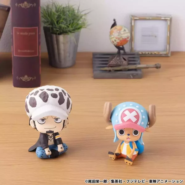 one-piece-look-up-pvc-statue-trafalgar-law-11-cm-1784874085-8