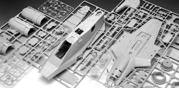 star-wars-the-mandalorian-and-grogu-revell-model-kit-1-72-razor-crest-34-cm-1784884651-6