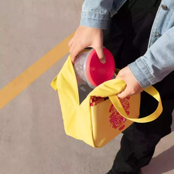stranger-things-lunch-bag-1784857243-4