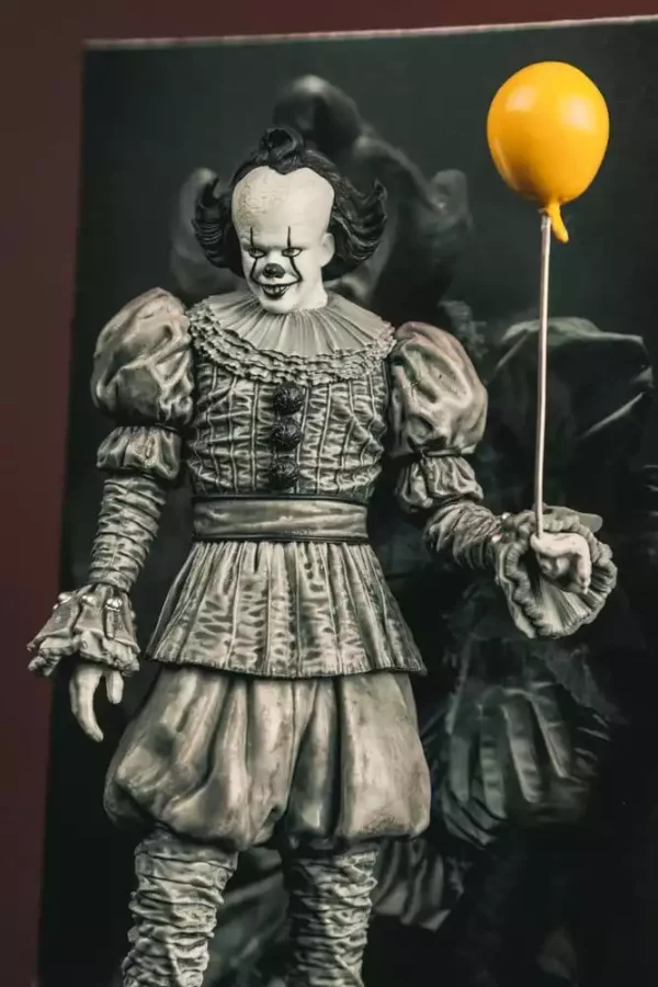it-welcome-to-derry-movie-maniacs-figure-pennywise-black-white-16-cm-1786726444-12