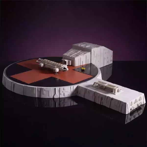 space-1999-playset-landing-pad-with-eagle-transporter-46-cm-1788454041-0