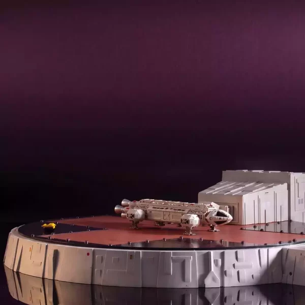 space-1999-playset-landing-pad-with-eagle-transporter-46-cm-1788454043-2