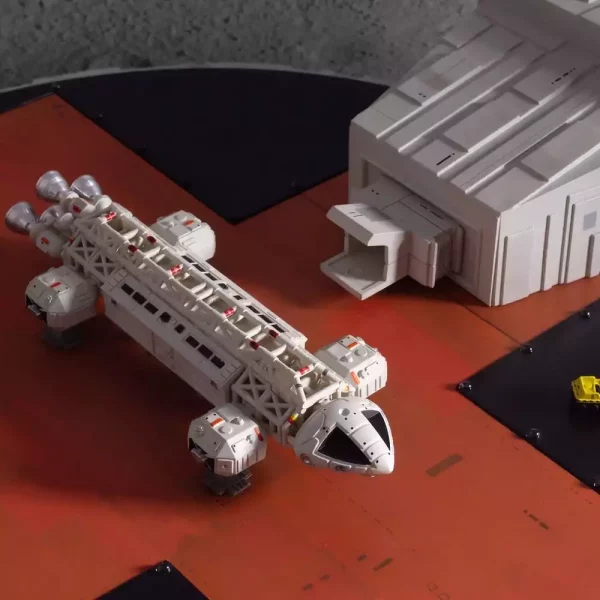 space-1999-playset-landing-pad-with-eagle-transporter-46-cm-1788454046-5