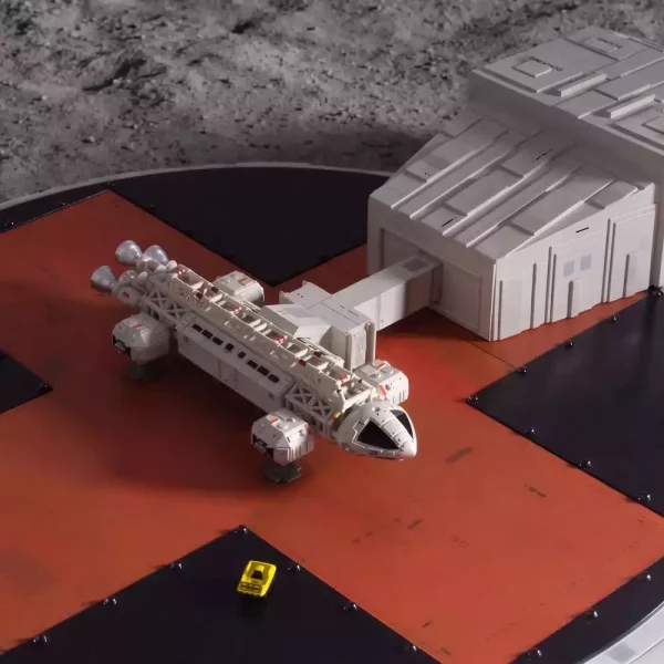 space-1999-playset-landing-pad-with-eagle-transporter-46-cm-1788454048-7
