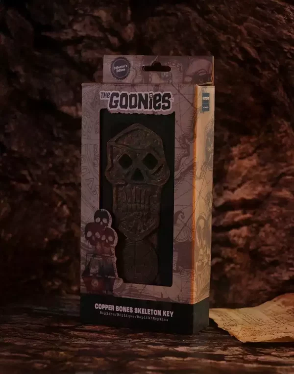 the-goonies-replica-bones-key-25-cm-1790675858-1